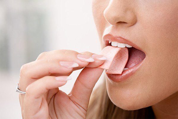 Woman chewing gum