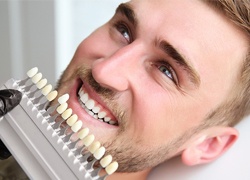 Man getting veneers